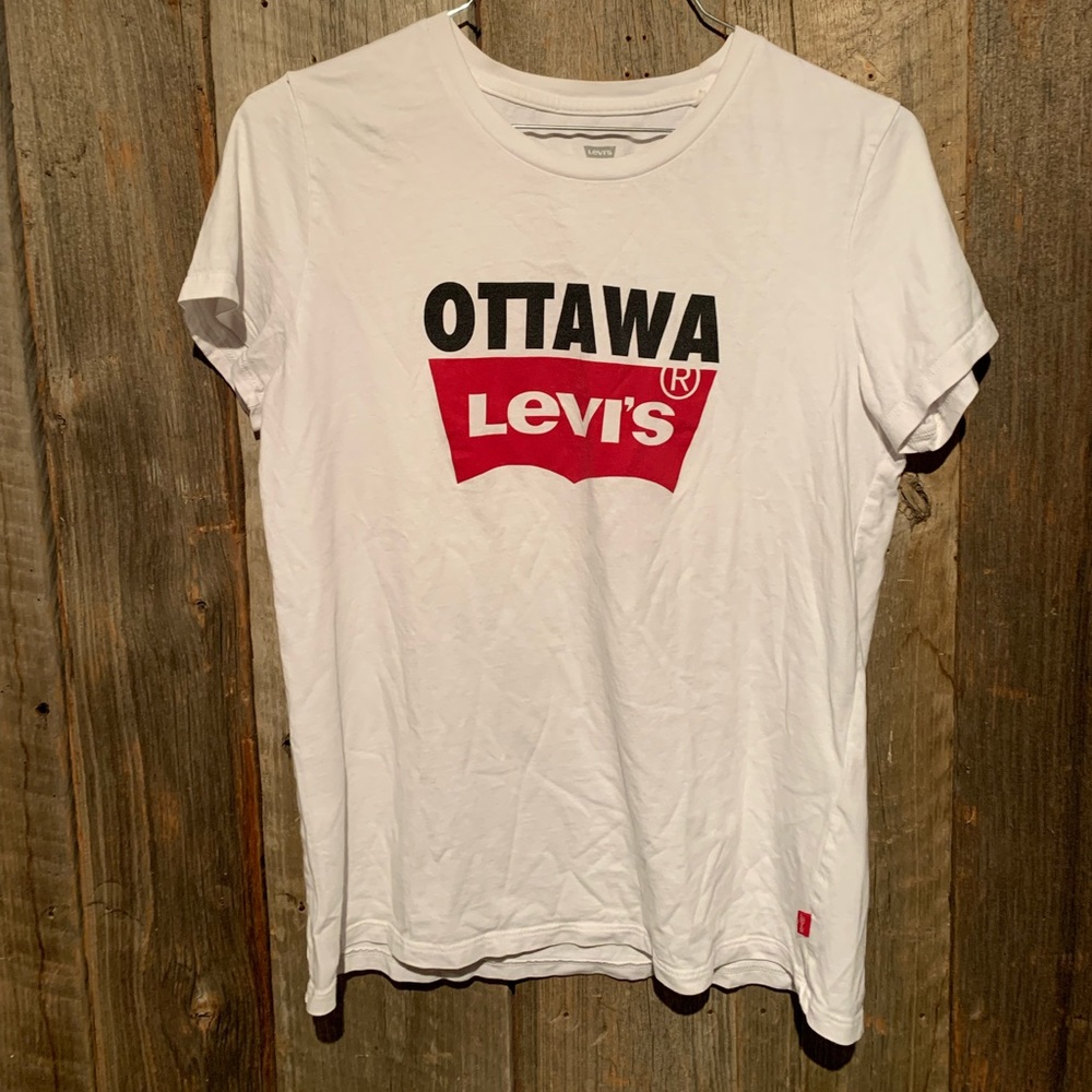 Levi’s Ottawa Womens size Small t shirt short sleeve tee white
